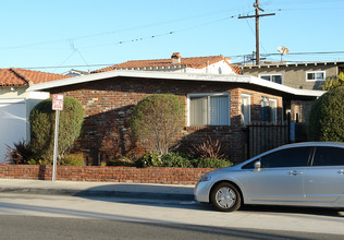 1338 W Balboa Blvd in Newport Beach, CA - Building Photo - Building Photo