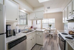 1005 N LBJ Dr in San Marcos, TX - Building Photo