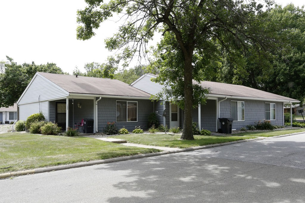 Sunset Hills Apartments in Pekin, IL