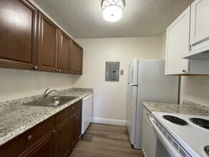 1089 Benoist Farms Rd in West Palm Beach, FL - Foto de edificio - Building Photo