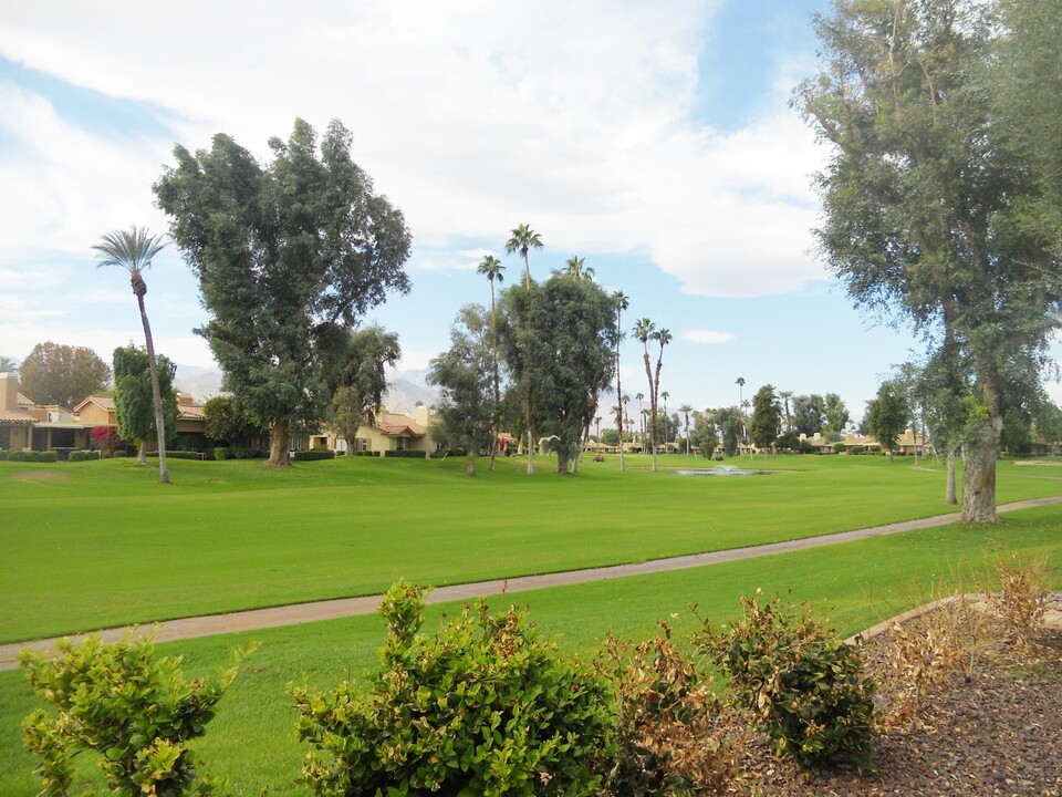 197 Madrid Ave in Palm Desert, CA - Building Photo