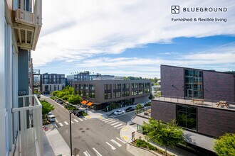 12258 NE 12th Ln in Bellevue, WA - Foto de edificio - Building Photo