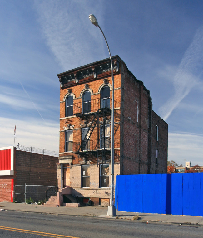 790 Rockaway Ave in Brooklyn, NY - Foto de edificio - Building Photo