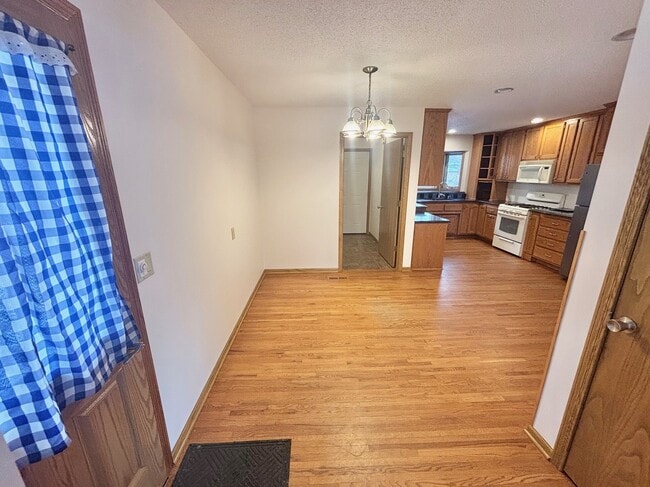 10450 Washington Blvd NE in Blaine, MN - Foto de edificio - Building Photo