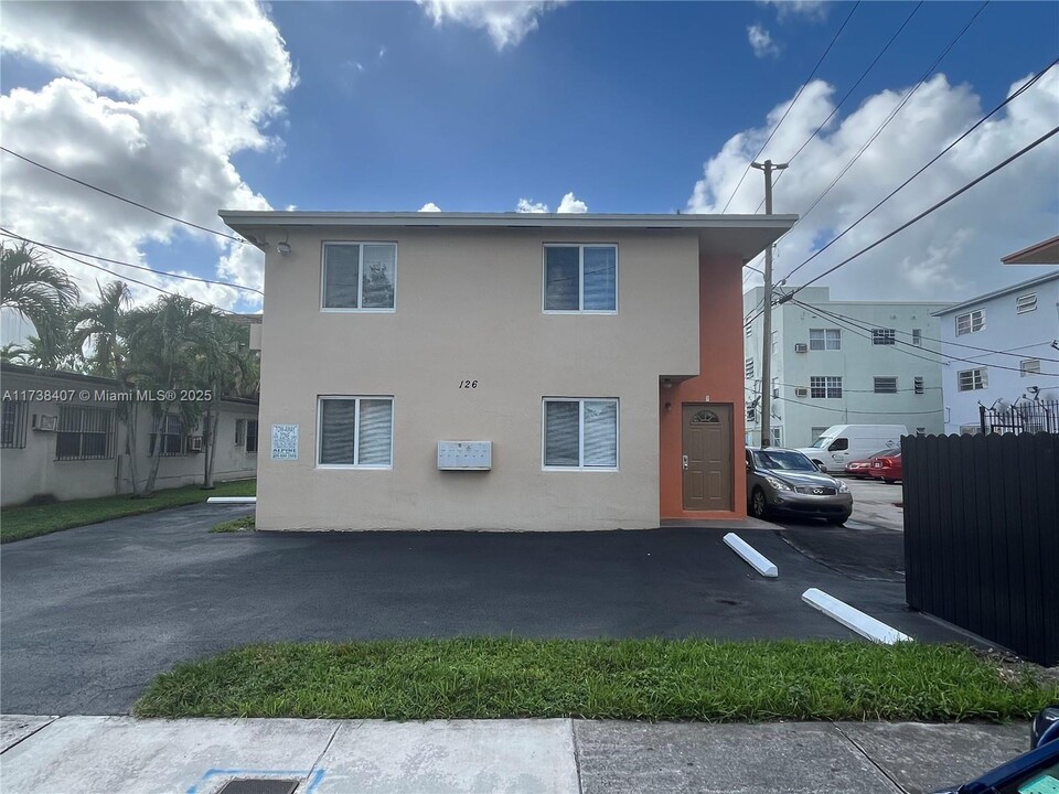 126 SW 21st Ave in Miami, FL - Building Photo