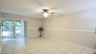 7627 Dolonita Dr, Unit Dolonita Dr in Tampa, FL - Building Photo