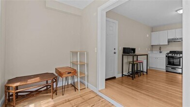 16 Brinley St in Newport, RI - Building Photo - Building Photo