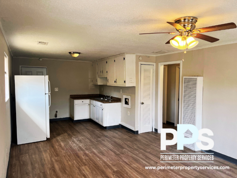 96-98 Pine St NE in Fairburn, GA - Foto de edificio