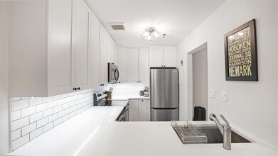 228 Monroe St in Hoboken, NJ - Building Photo - Building Photo