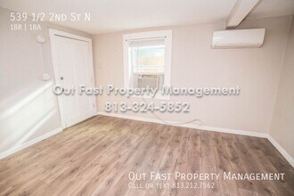 916 1/2 2nd St N in St. Petersburg, FL - Foto de edificio - Building Photo