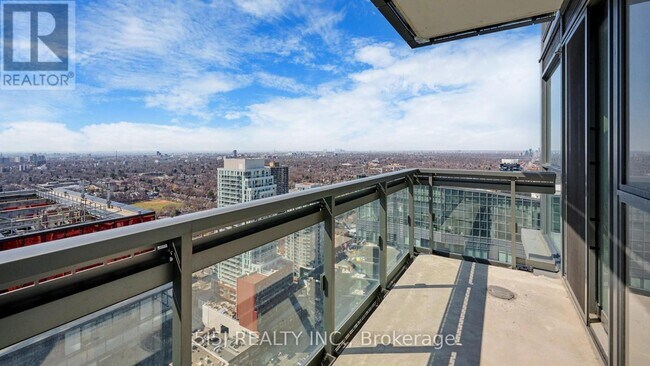 39-3739 Roehampton Ave in Toronto, ON - Building Photo - Building Photo