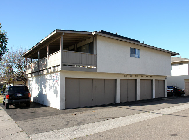 2601 Orion Ave in Santa Ana, CA - Building Photo - Building Photo