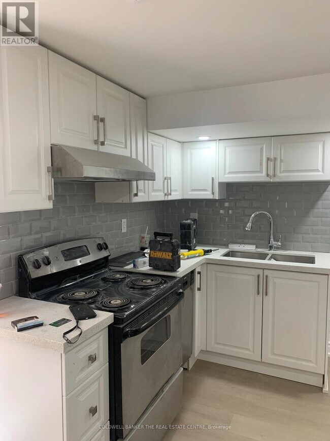 21 Hawkstone Crescent in Whitby, ON - Building Photo - Building Photo