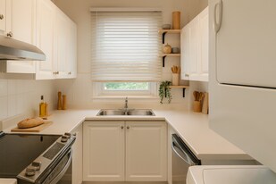 50 & 52 MacLaren in Ottawa, ON - Building Photo