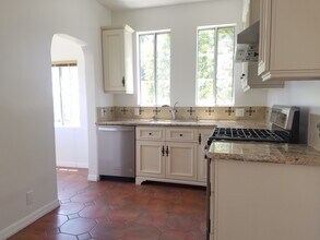 1602 S Sierra Bonita Ave in Los Angeles, CA - Building Photo - Building Photo
