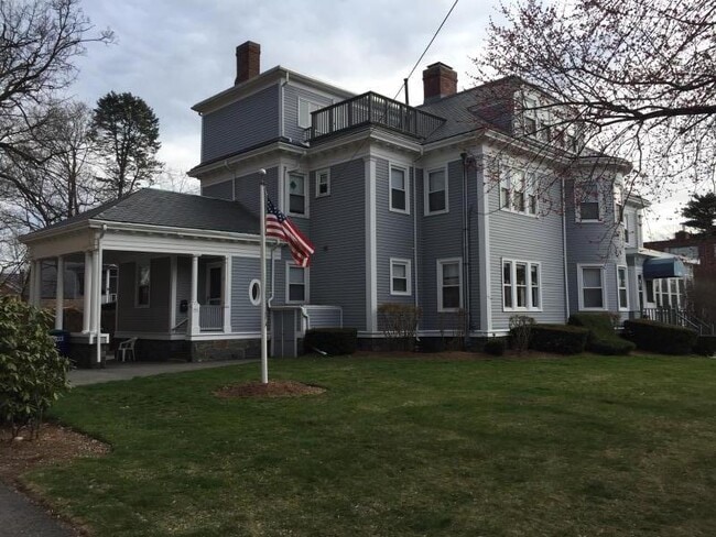 46 Central St, Unit 2 in Somerville, MA - Foto de edificio - Building Photo