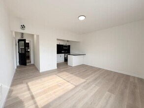 1370 Wyandotte St E in Windsor, ON - Building Photo - Building Photo