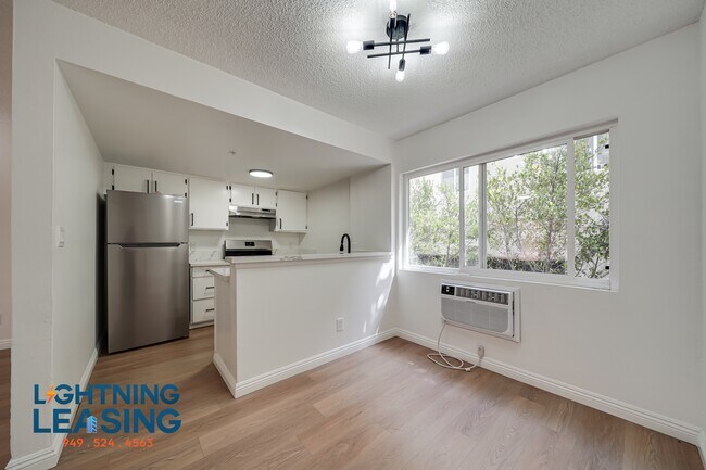 13910 Sayre St in Los Angeles, CA - Building Photo - Building Photo