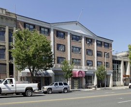 Ives Manor Apartments in Danbury, CT - Building Photo - Building Photo
