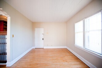 1720 E Newton Apartments in Shorewood, WI - Building Photo - Building Photo