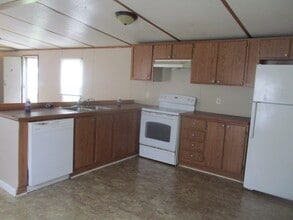 411 Debbie St in Oak Grove, KY - Building Photo - Building Photo