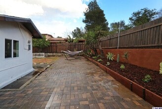 987 El Paso Dr in Los Angeles, CA - Building Photo - Building Photo