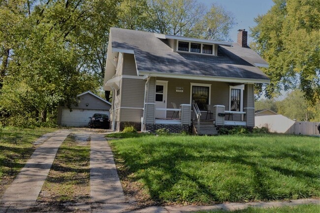 property at 115 S Riverside Dr