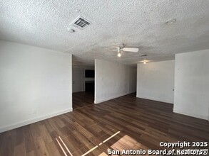 401 Riverdale Dr in San Antonio, TX - Foto de edificio - Building Photo
