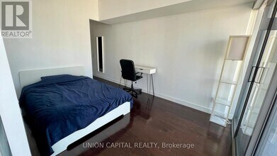 33 Charles St E in Toronto, ON - Building Photo - Building Photo