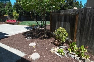 555 Willow Ct in Benicia, CA - Building Photo - Building Photo