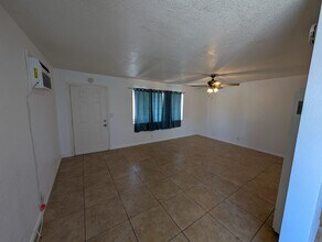 1714 Cherry Ave, Unit B in Long Beach, CA - Building Photo - Building Photo