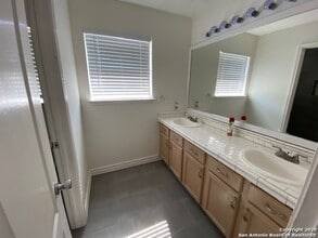 2110 Calle Estrella in San Antonio, TX - Building Photo - Building Photo