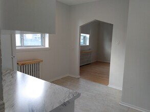 569 Kingston Rd in Toronto, ON - Building Photo - Building Photo