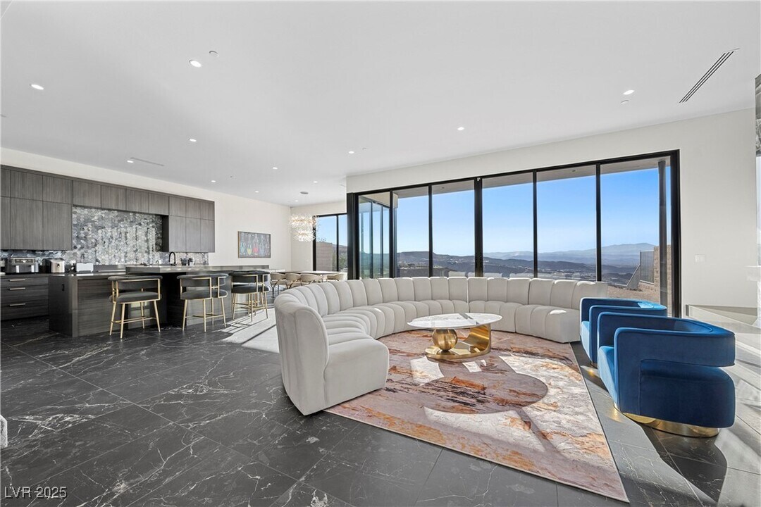 577 Overlook Rim Dr in Henderson, NV - Building Photo