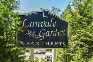 Lonvale Gardens in Amesbury, MA - Building Photo