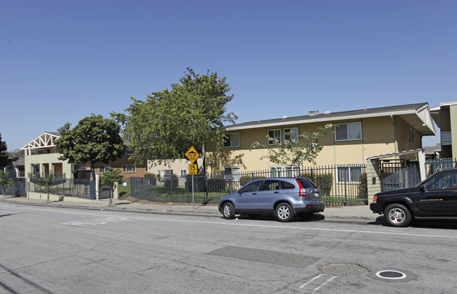 Eden House Apartments in San Leandro, CA - Building Photo - Building Photo