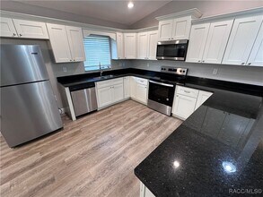 1411 W Cary Dr in Citrus Springs, FL - Building Photo - Building Photo