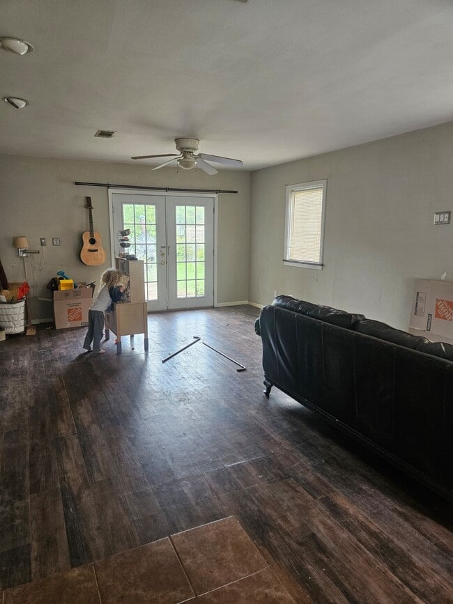 1105 Sycamore St in San Marcos, TX - Building Photo - Building Photo