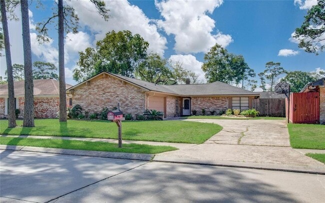 3605 Kingsway Dr in Baytown, TX - Building Photo - Building Photo