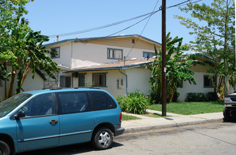 Lansing Circle Apartments in Escondido, CA - Building Photo - Building Photo