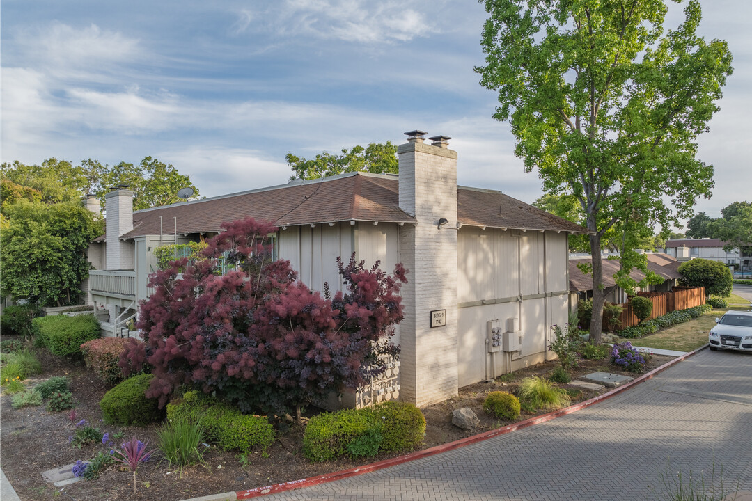 Oak Grove Villa in Concord, CA - Building Photo