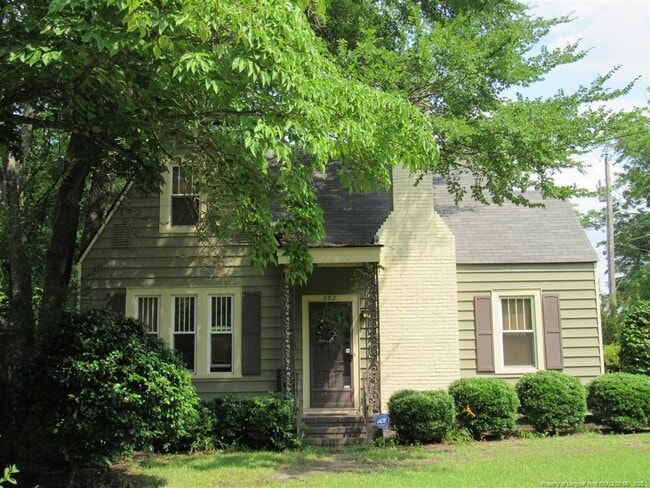 202 Peach Tree St in Fayetteville, NC - Foto de edificio - Building Photo