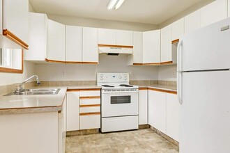 Kyte Crescent Townhomes in Red Deer, AB - Building Photo - Building Photo