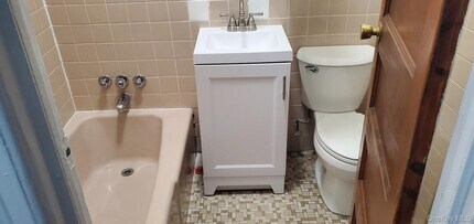 86-33 76th St in Queens, NY - Building Photo - Building Photo