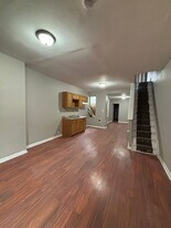 1925 E Monmouth St in Philadelphia, PA - Building Photo