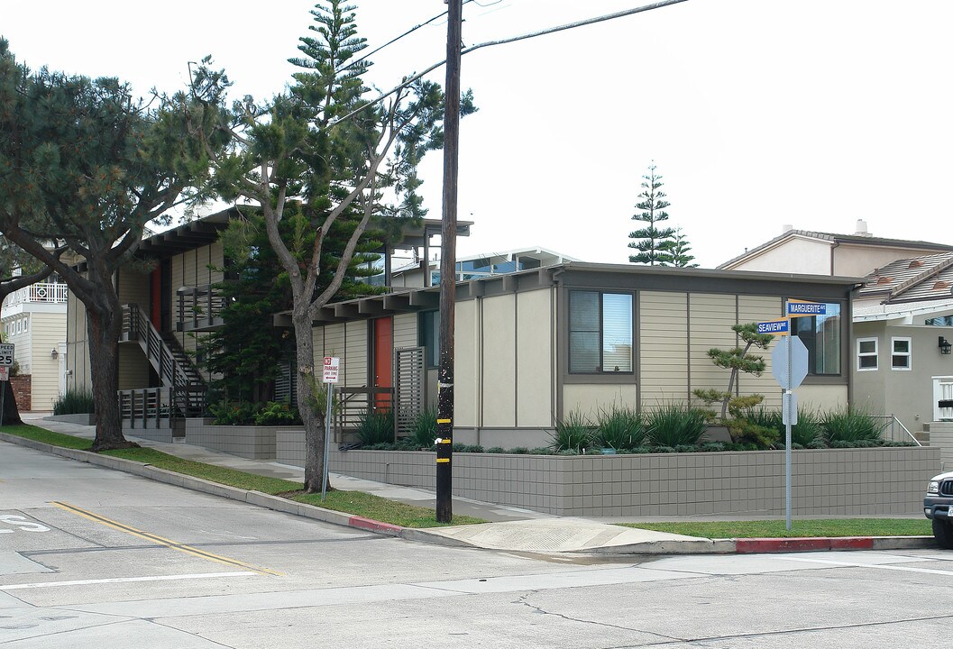 3301-3311 Seaview Ave in Corona Del Mar, CA - Building Photo