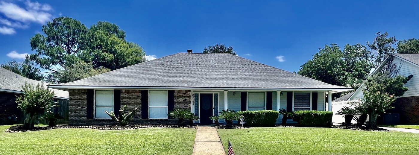 6333 Chaucer Dr in Baton Rouge, LA - Foto de edificio