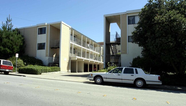 114-118 Orange Ave in South San Francisco, CA - Foto de edificio - Building Photo