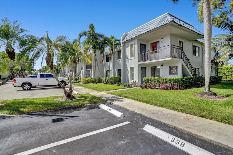 16511 Blatt Blvd, Unit 105 in Weston, FL - Building Photo