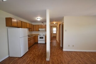 511 Church St in Marshfield, MO - Building Photo